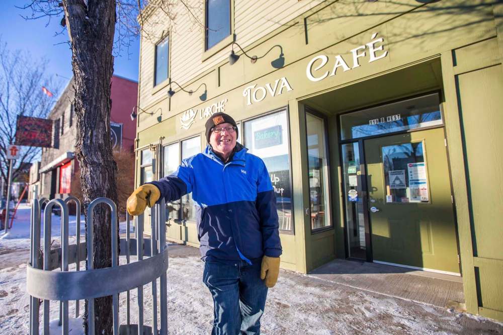 MIKAELA MACKENZIE / WINNIPEG FREE PRESS
The L'Arche Winnipeg operation pairs paid staff and both paid and volunteer adults living with special needs who work as hosts, servers and in the kitchen.