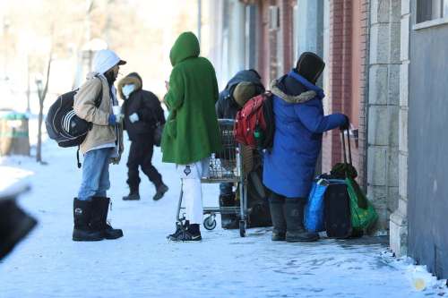 RUTH BONNEVILLE / WINNIPEG FREE PRESS
People seek shelter at Main Street Project from the extreme cold temperatures Tuesday.
See Ryan Thorpe story.
Jan 26,. 2021
