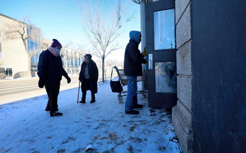 RUTH BONNEVILLE / WINNIPEG FREE PRESS
People seek shelter at Main Street Project from the extreme cold temperatures Tuesday.