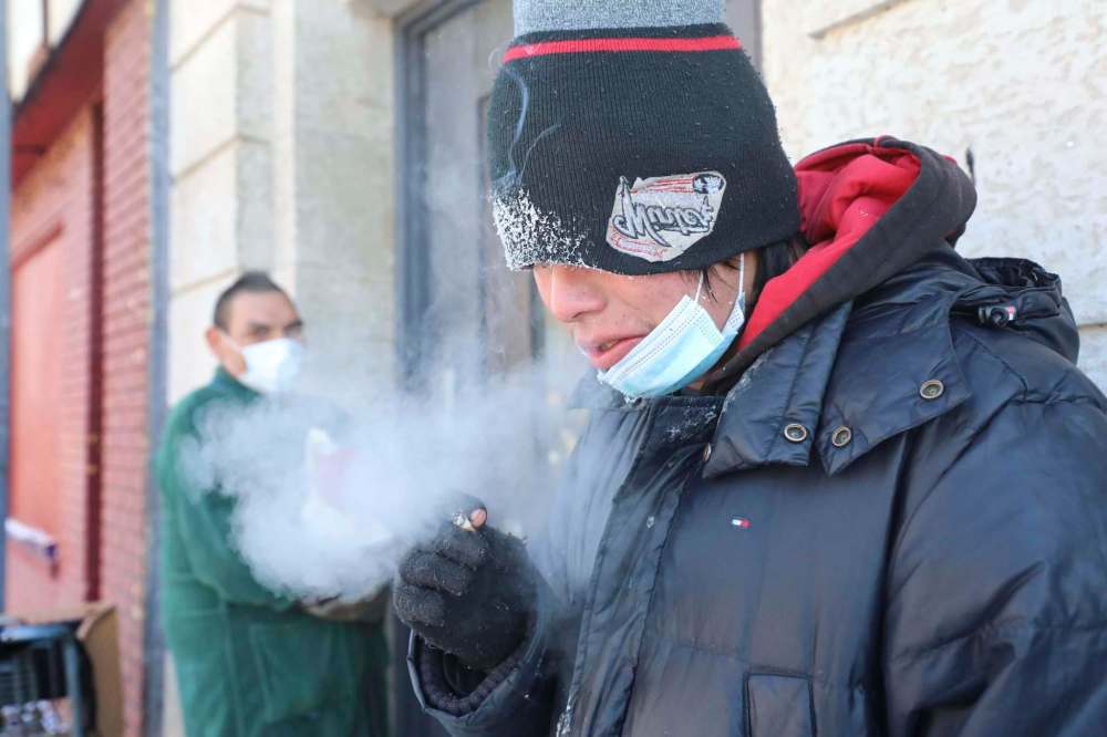 RUTH BONNEVILLE / WINNIPEG FREE PRESS
Winston Yellowback smokes a cigarette he found on the ground.