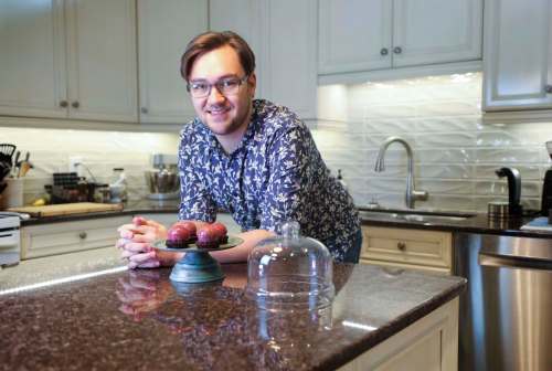 RUTH BONNEVILLE / WINNIPEG FREE PRESS
Tanner Davies is a former professional violinist who has developed his skills as a home baker over the last four years.