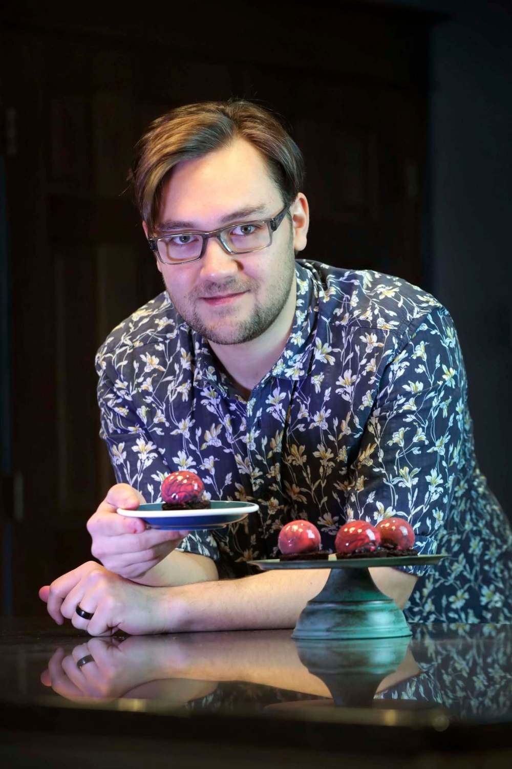 RUTH BONNEVILLE / WINNIPEG FREE PRESS
Tanner Davies is a former professional violinist who has developed his skills as a home baker over the last four years.