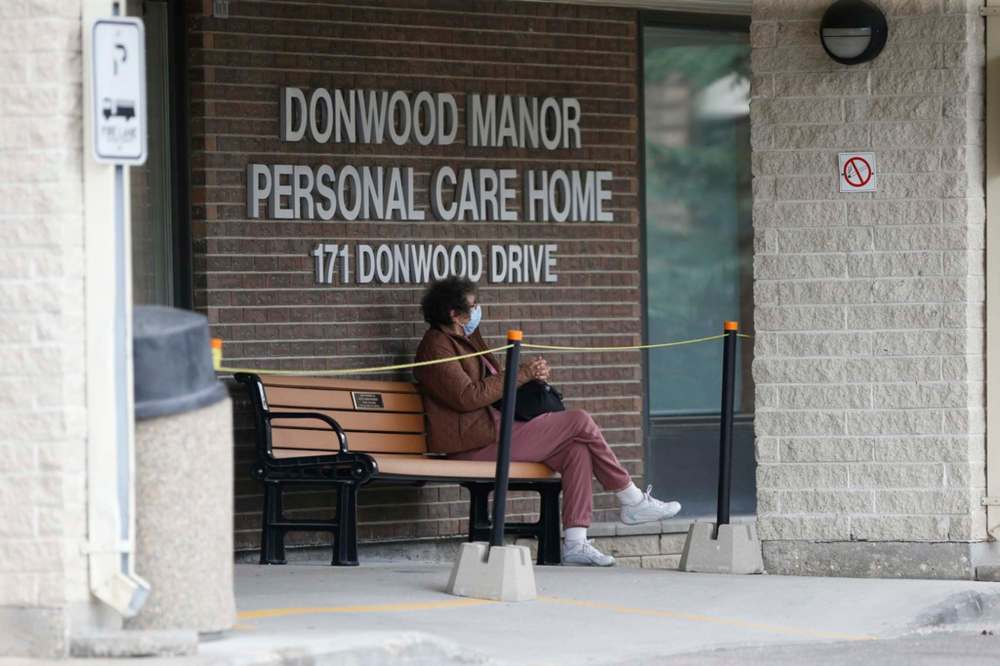 JOHN WOODS / WINNIPEG FREE PRESS FILES
Donwood Manor is one of three personal care homes in the province that took part in a pilot project  over four weeks in mid-December using rapid testing for the novel coronavirus.