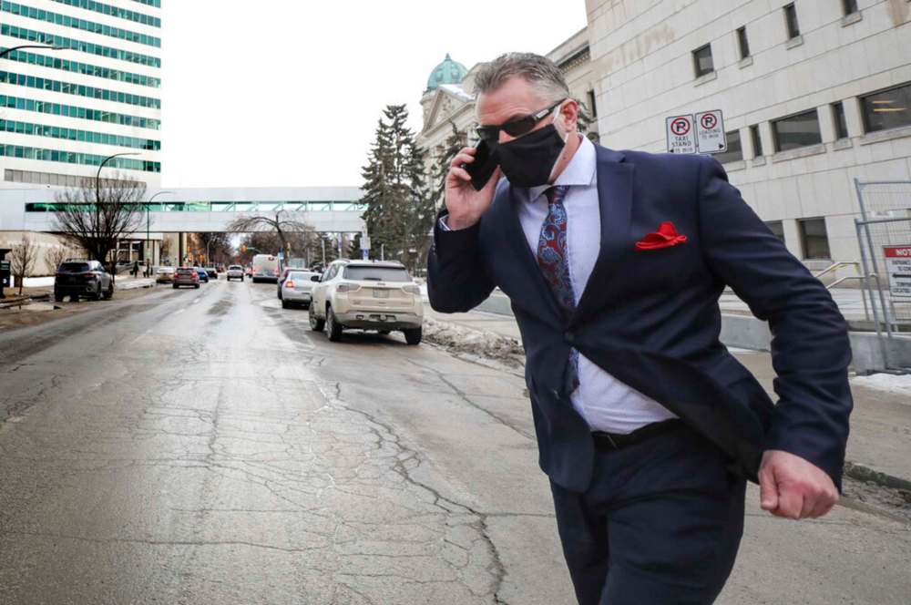 WINNIPEG FREE PRESS FILES
Patrol Sgt. Sean Cassidy crossing Kennedy Street after leaving the side doors of the Law Courts Building after his hearing.
