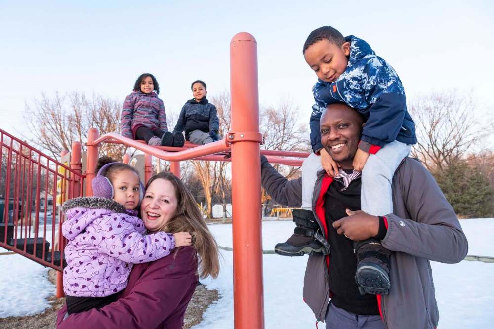 Daniel Crump / Winnipeg Free Press
Sophie Freynet-Agossa and her partner Wilgis Agossa with their four children, Emmanuel Agossa (9), Marie-Rose Agossa (7), Mathéo Agossa (5), and Ophélia Agossa (2).