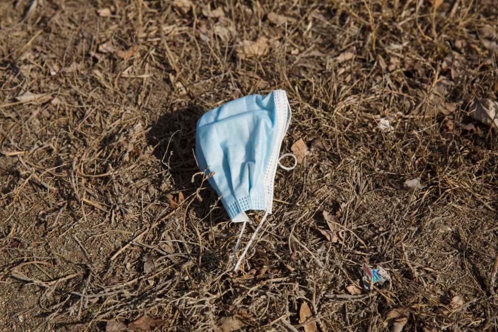 MIKE DEAL / WINNIPEG FREE PRESS
Mask cleanup requires volunteers to be extra careful to limit possible exposure to the virus.