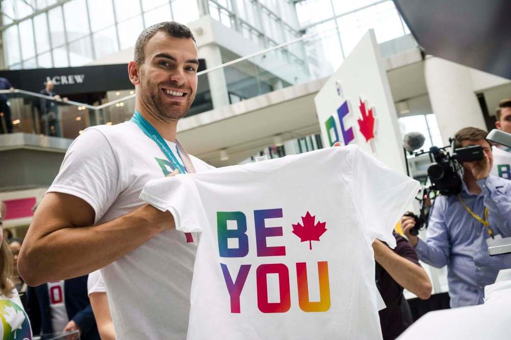 Canadian Press files
Winnipeg-born Olympic figure skater Eric Radford displays T-shirts for sale.