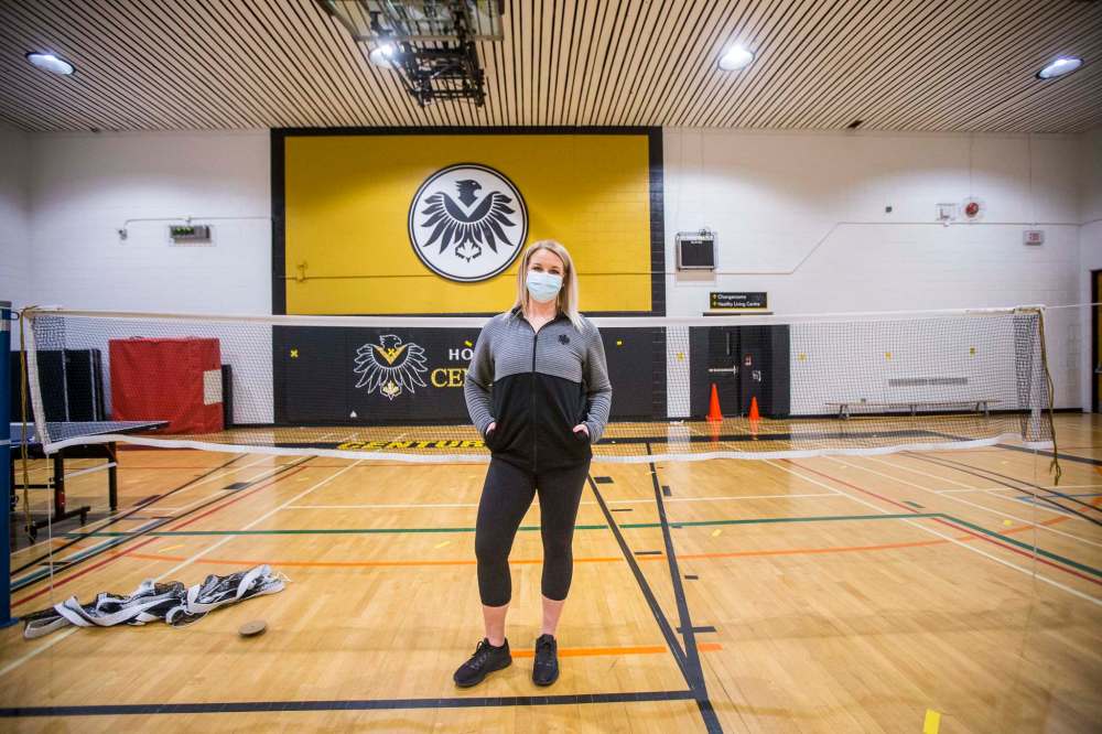 Without phys-ed, Fort Richmond Collegiate's Deondra Twerdun-Peters questions how teenagers will meet national 24-hour movement guidelines. (Mikaela MacKenzie / Winnipeg Free Press)