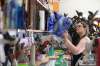 SHANNON VANRAES / WINNIPEG FREE PRESS
Artist Heather Dawson likes to experiment with different colours of glass for her custom creations.