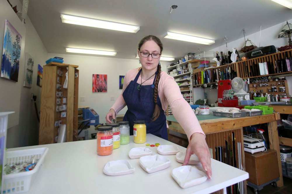 SHANNON VANRAES / WINNIPEG FREE PRESS
Heather Dawson arranged the ceramic moulds she uses to create her custom glass leaves.