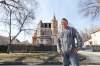 RUTH BONNEVILLE / WINNIPEG FREE PRESS
Van Hoang, a 62-year-old surgeon who migrated to Canada in 2015 from Vietnam, is working to restore the interior of a castle on College Avenue.