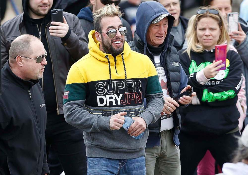 JOHN WOODS / FREE PRESS FILES
Todd Dube, left, wasn’t one of the people fined Sunday at the anti-mask rally at the Forks with speaker Chris “Sky” Saccoccia.