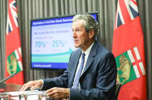 RUTH BONNEVILLE / WINNIPEG FREE PRESS
Premier Brian Pallister presents the province's 