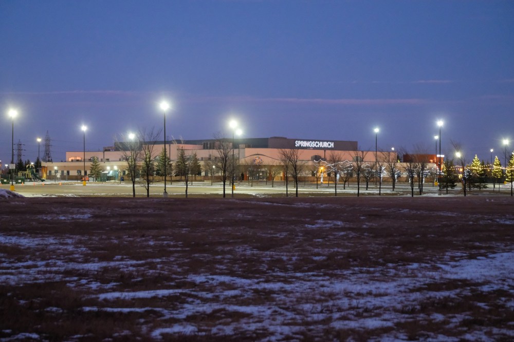 Daniel Crump / Winnipeg Free Press
The parking lot at Springs Church sits empty on Saturday after a court upheld the province decision to not allow drive-in church services.