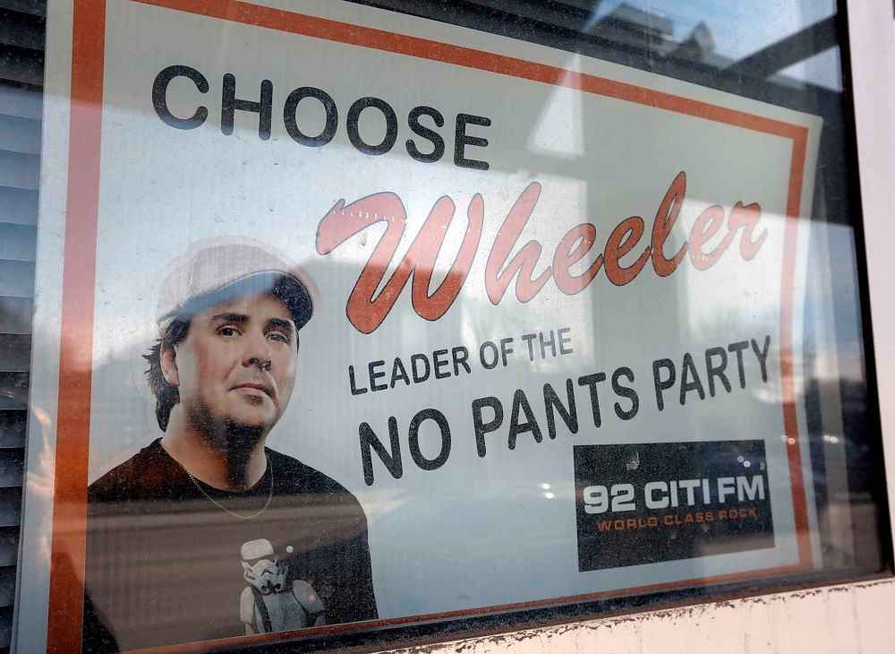 WAYNE GLOWACKI / WINNIPEG FREE PRESS FILES
A Dave Wheeler sign in the window of a 92 CITI FM offices.