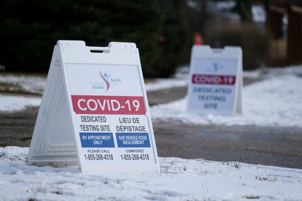 The province released four scenarios of where pandemic case counts and hospital utilization could be by Dec. 31, but the range of possibilities is so broad, the modelling is practically useless. (Daniel Crump / Winnipeg Free Press files)