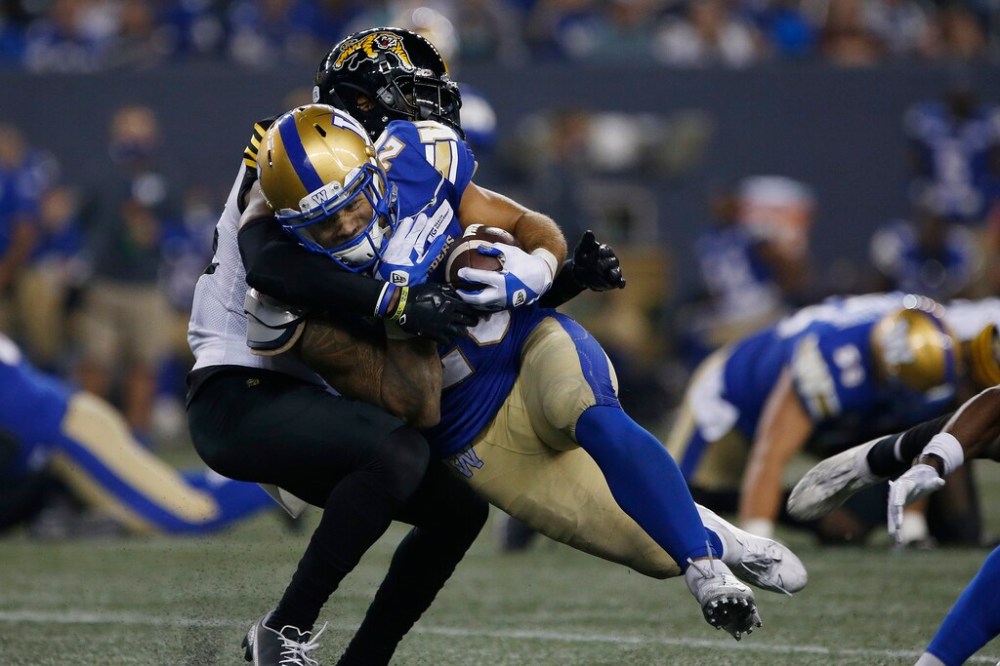 CP
Brady Oliveira ran for 126 yards on 22 carries. (John Woods / The Canadian Press)