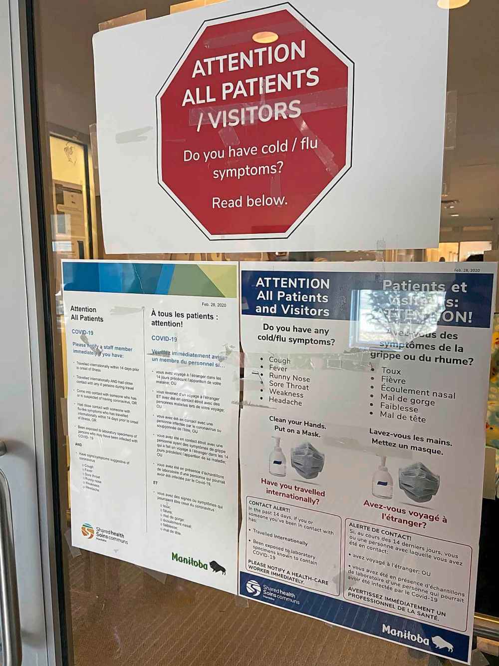 MALAK ABAS / WINNIPEG FREE PRESS  
Signs at the Walk-in Connected Care Clinic at Access Winnipeg West instruct patients on how to proceed if they think they may have COVID-19.