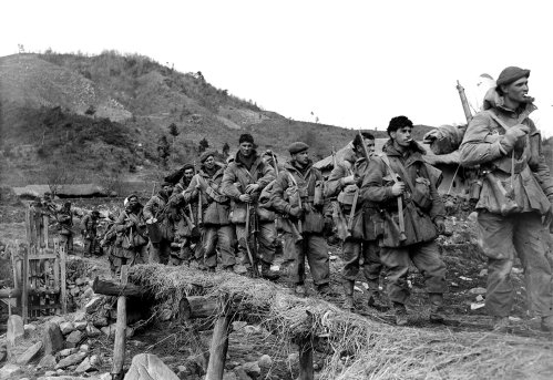 LIBRARY AND ARCHIVES CANADA / PA-128073

Princess Patricia's Canadian Light Infantry returning from patrol in Korea, 1951.