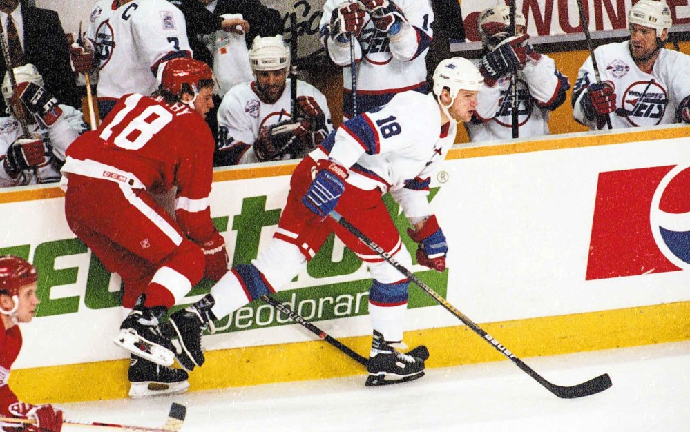 JOE BRYKSA / FREE PRESS FILES
Kirk Maltby (18) and Winnipeg Jets Chad Kilger.