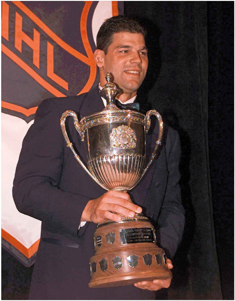 Frank Gunn / Canadian Press files
Kris King with the King Clancy trophy after winning it in 1996.
