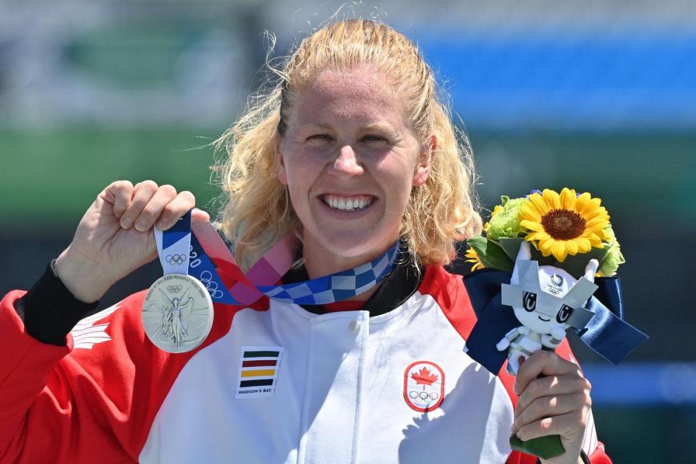 LUIS ACOSTA - AFP via GETTY IMAGES
Canada's Laurence Vincent-Lapointe poses with her silver medal on the podium following the women's canoe single 200-metre final at the Tokyo Olympics on Thursday.