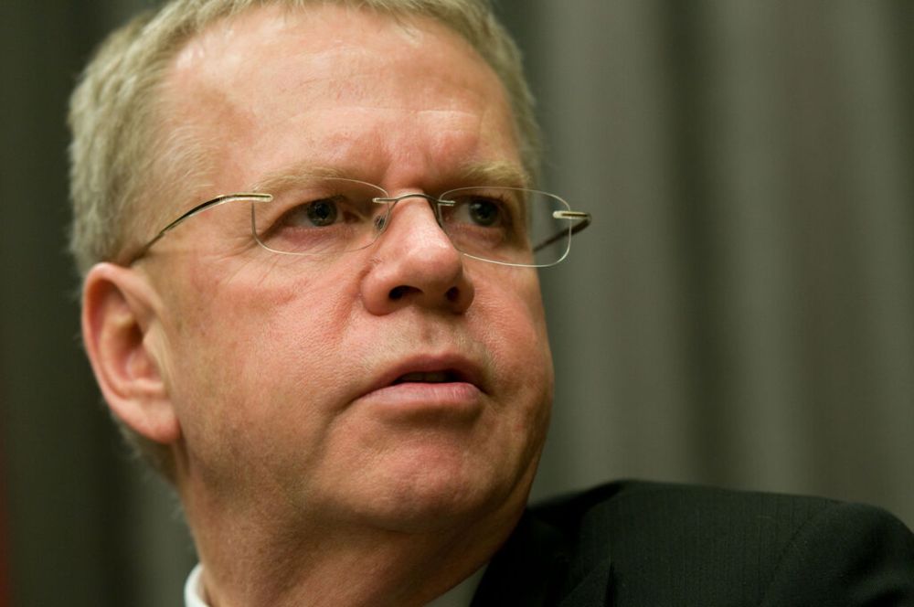 Putting health care officials in charge of contact tracing, testing and vaccine implementation was too much to ask of them, says former Manitoba Emergency Measures Organization executive director Chuck Sanderson. (David Lipnowski / Winnipeg Free Press files)