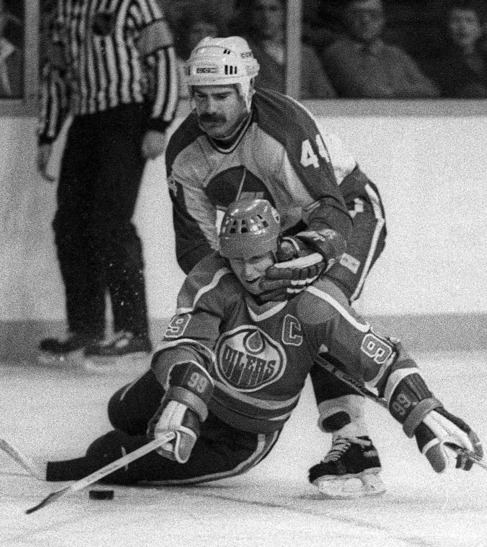 Phil Hossack / Winnipeg Free Press Files
Winnipeg Jets' defenceman Dave Babych gets hold of Edmonton Oilers superstar Wayne Gretzky circa 1985.
