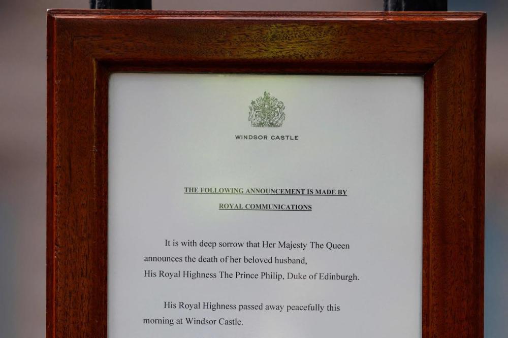 TOLGA AKMEN - AFP via GETTY IMAGES
An official notice announcing the death of Britain's Prince Philip, Duke of Edinburgh is seen on the gates of Buckingham Palace in central London on April 9.