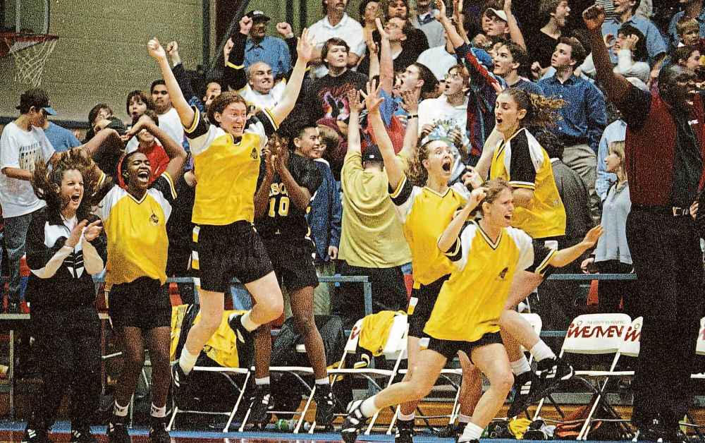 JOE BRYKSA / WINNIPEG FREE PRESS FILES
University of Manitoba Bisons celebrate after ending the longest winning streak in Canadian university sports history by beating the University of Winnipeg Wesmen December 2, 1994.