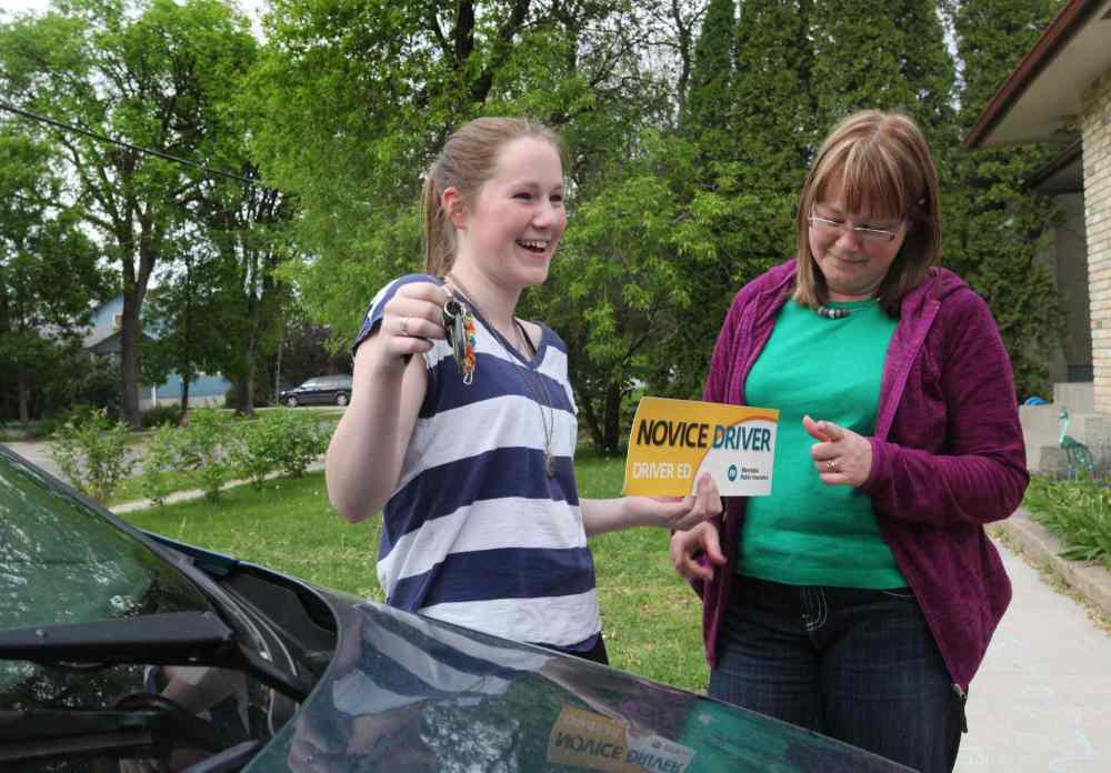 Grade 10: Sarah got her beginners drivers licence and goes out driving with her mom Kerri. (Ruth Bonneville / Winnipeg Free Press)