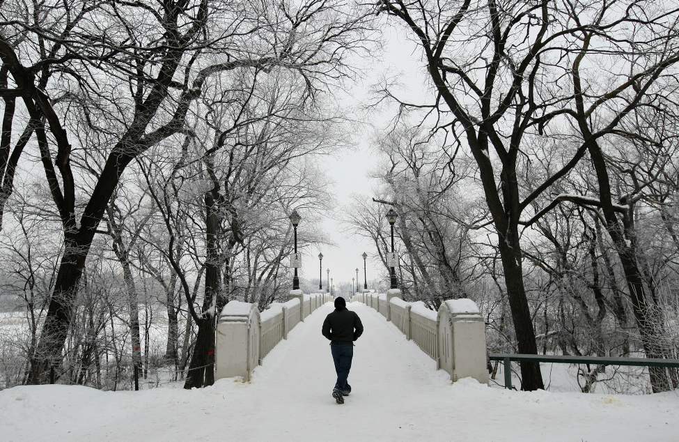 JOE BRYKSA/WINNIPEG FREE PRESS
Postcard Day - Hoar frost and fog create a most beautiful setting at Assiniboine Park. February 18, 2010