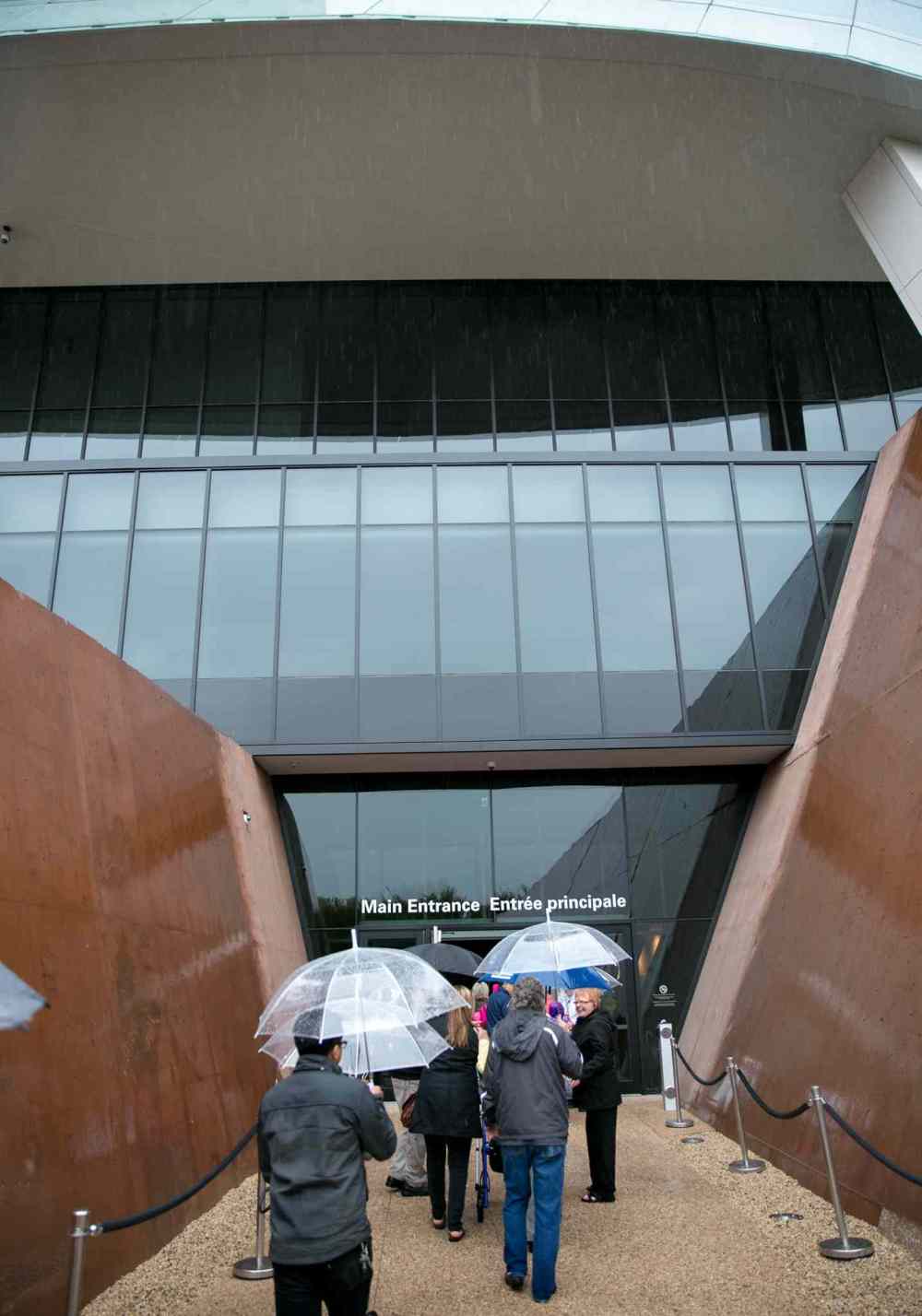 Melissa Tait / Winnipeg Free Press
Rain kept away some reserved ticket holders for free previews tours at the Canadian Museum for Human Rights on Saturday. Thousands had reserved tickets for the four gallery preview tour on Saturday and Sunday. That is only four of 11 galleries, the rest of which open Sept. 27.