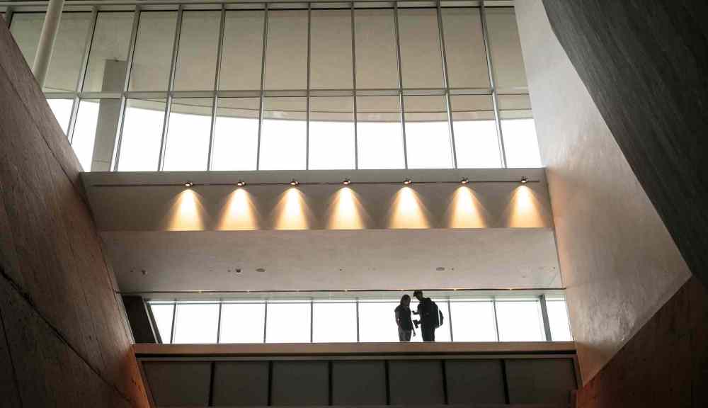 Melissa Tait / Winnipeg Free Press
A couple on the walkway above the main entrance during the public's first look inside the Canadian Museum for Human Rights on Saturday. Thousands had reserved tickets for the four gallery preview tour on Saturday and Sunday. That is only four of 11 galleries, the rest of which open Sept. 27.