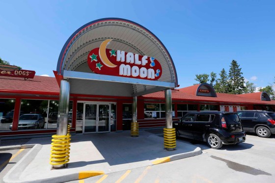 The Half Moon is one of those out-of-town dining spots that serves local tourists and lakebound travellers, while also being a destination unto itself. (Justin Samanski-Langille / Free Press files)