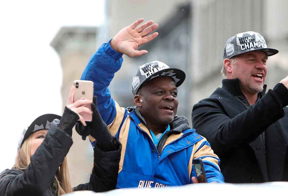 Blue Bomber defensive coordinator Richie Hall waves to fans. (Ruth Bonneville / Winnipeg Free Press)