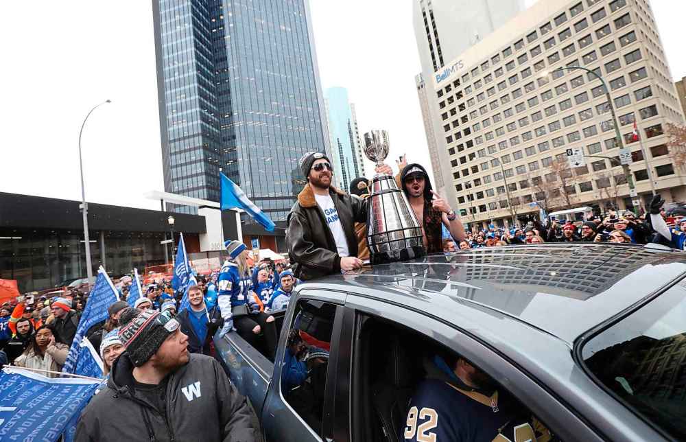 The Winnipeg Blue Bombers quarterbacks celebrate the team's win. (Ruth Bonneville / Winnipeg Free Press)