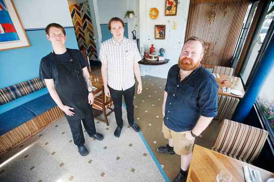 From left, Matthew Edmond, sous chef, Kurt Kolbe, head chef, and Erik Thordarson, owner of Tabula Rasa, a new restaurant on Osborne. (John Woods / Winnipeg Free Press)