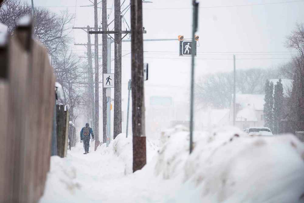 MIKAELA MACKENZIE / WINNIPEG FREE PRESS
The snowstorm has hampered visibility on some roads and highways.