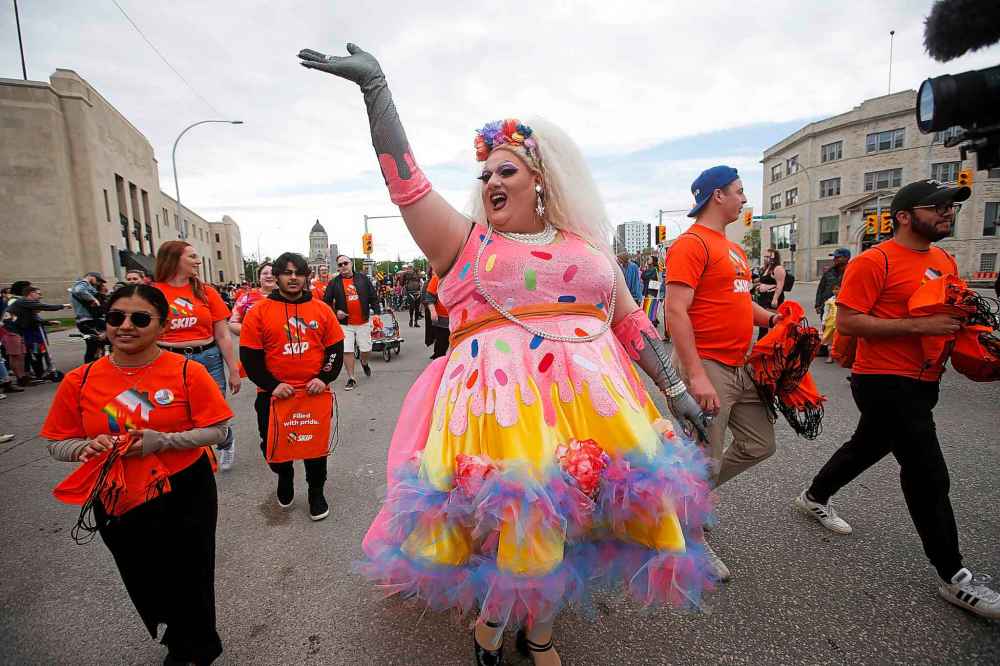 JOHN WOODS / WINNIPEG FREE PRESS
JOHN WOODS / WINNIPEG FREE PRESS
People take part in the Pride Parade in downtown Winnipeg Sunday.