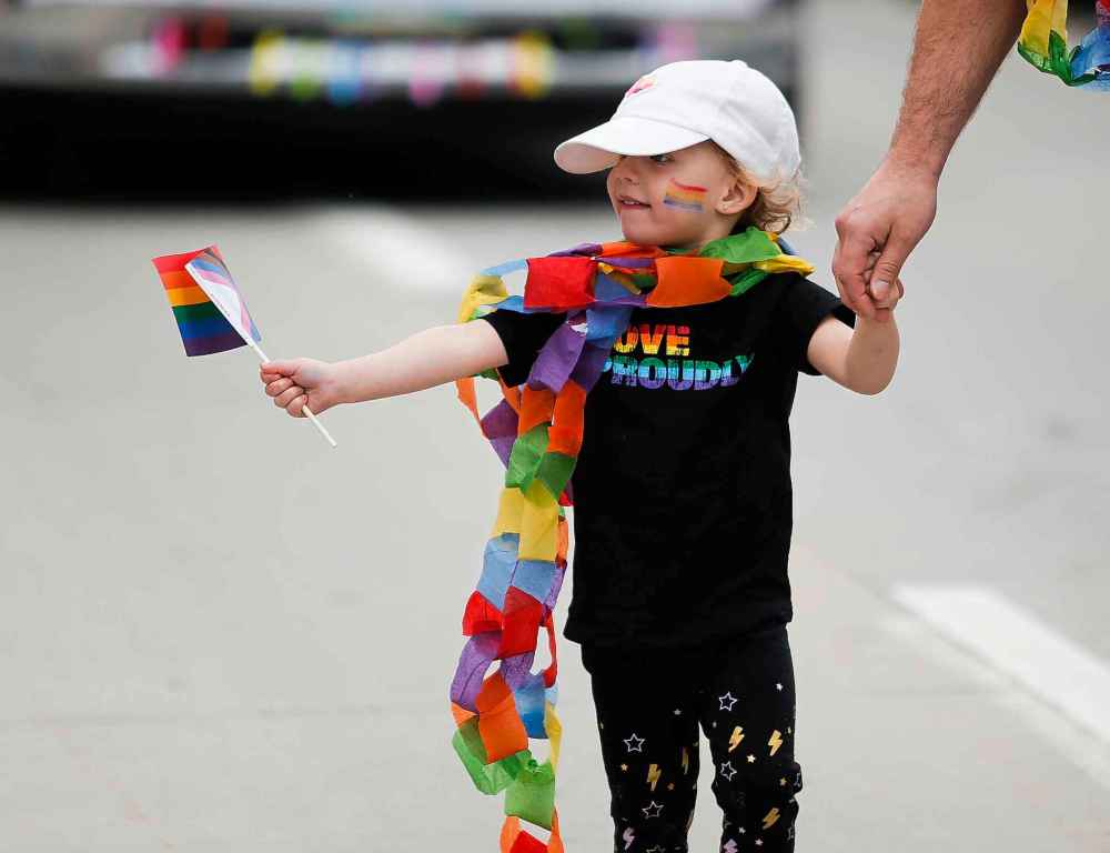 JOHN WOODS / WINNIPEG FREE PRESS
JOHN WOODS / WINNIPEG FREE PRESS
Young and old could be spotted at Sunday's Pride Parade.