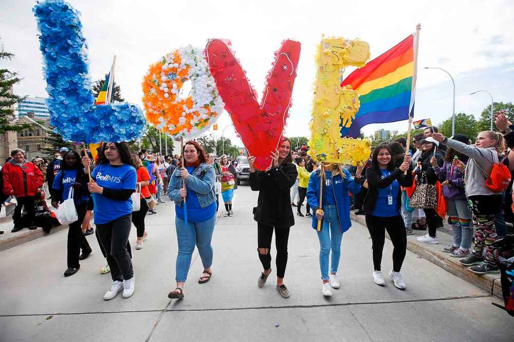 JOHN WOODS / WINNIPEG FREE PRESS
JOHN WOODS / WINNIPEG FREE PRESS
People take part in the Pride Parade in downtown Winnipeg Sunday.
Re: gabby