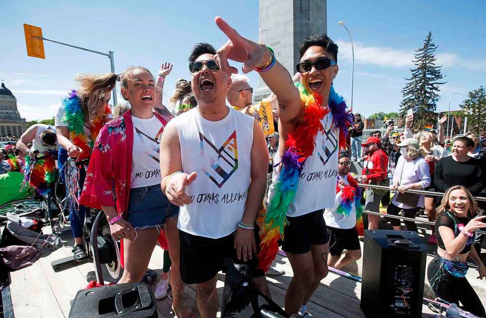 JOHN WOODS / WINNIPEG FREE PRESS
JOHN WOODS / WINNIPEG FREE PRESS
People take part in the Pride Parade in downtown Winnipeg Sunday.