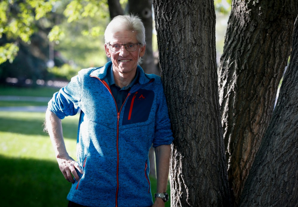 JOHN WOODS / WINNIPEG FREE PRESS
JOHN WOODS / WINNIPEG FREE PRESS
Rick Schmidt, who requires a lung transplant, is photographed outside his home in Winnipeg Tuesday, June 7, 2022. Smith is waiting for approval from an Edmonton transplant team to go on a waiting list.
Re: longhurst