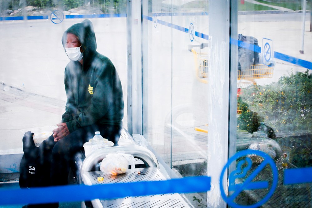 JOHN WOODS / WINNIPEG FREE PRESS
JOHN WOODS / WINNIPEG FREE PRESS
Unhoused people are not welcome in most private spaces, so they can only cling to what public spaces they find.