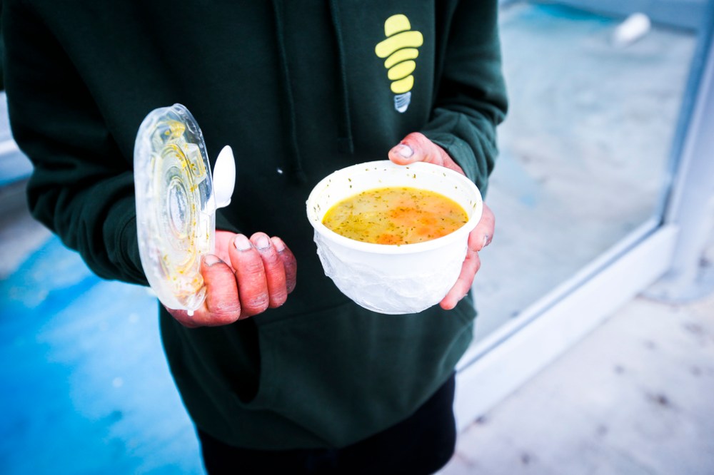 JOHN WOODS / WINNIPEG FREE PRESS
JOHN WOODS / WINNIPEG FREE PRESS
Samantha Thomas arranges containers of soup before packing her cart and heading to St. Vital to find somewhere quieter to sleep.