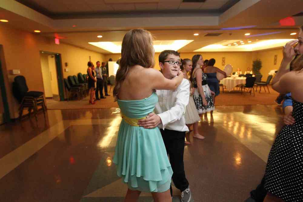 Grade 8: Noah dances with Hailey at the farewell dinner and dance. (Ruth Bonneville / Winnipeg Free Press)