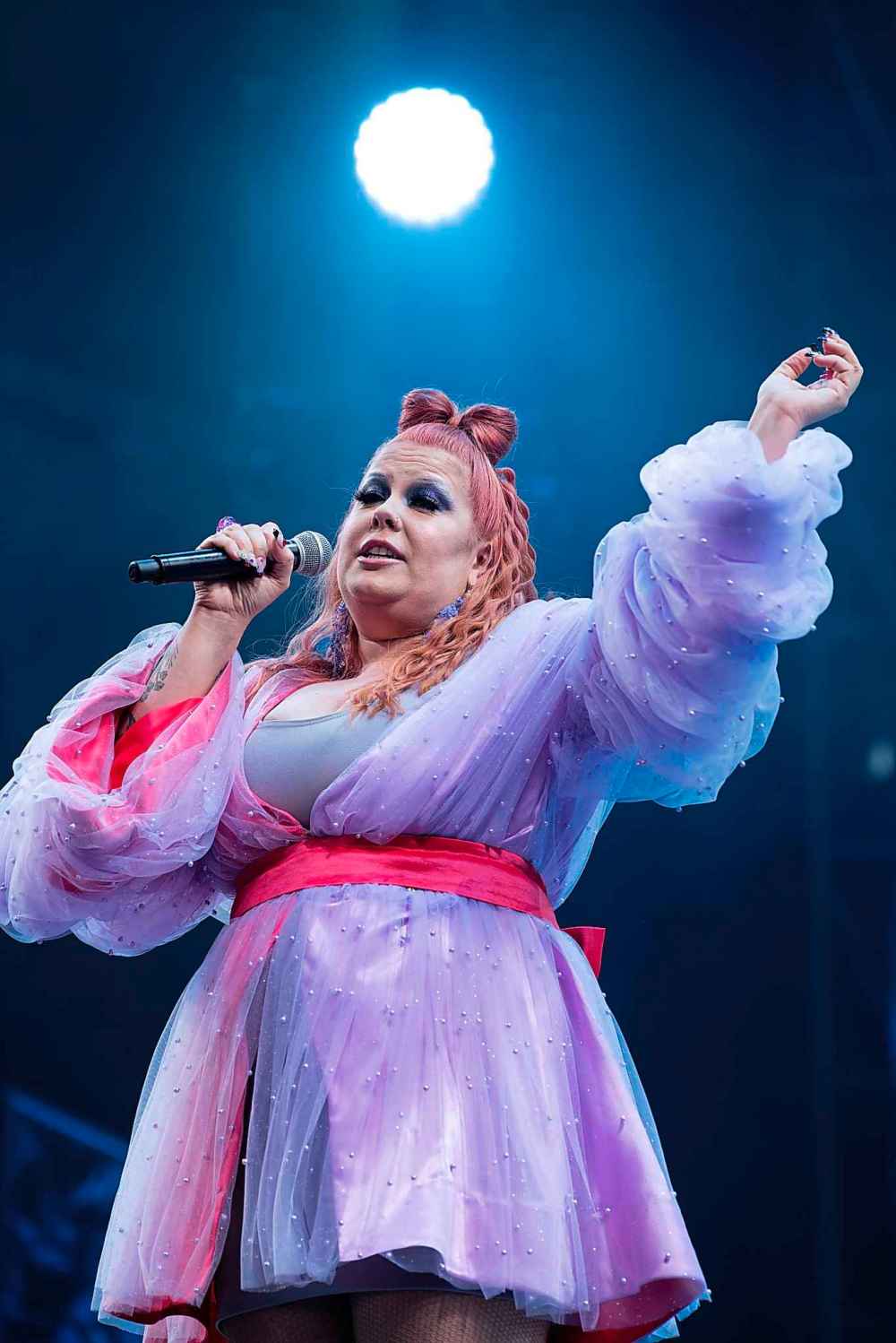 Pop singer-songwriter Begonia takes to the stage to dazzle the audience. (Alex Lupul / Winnipeg Free Press)