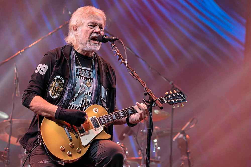 Randy Bachman performs as part of the final act of the evening. (Alex Lupul / Winnipeg Free Press)