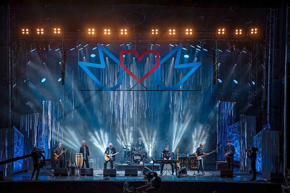 Randy Bachman and Burton Cummings hit the stage as the final act of the evening at Unite 150. (Alex Lupul / Winnipeg Free Press)